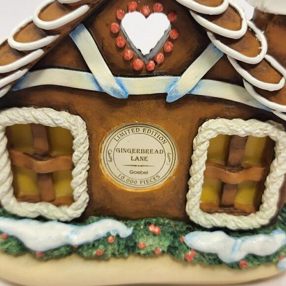 Hummel "Gingerbread Lane" 5.5" Goebel Hummel "Limited Edition" #1040 - Picture 8 of 8